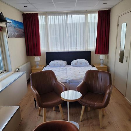 pension canberra Bergen aan Zee Esterno foto
