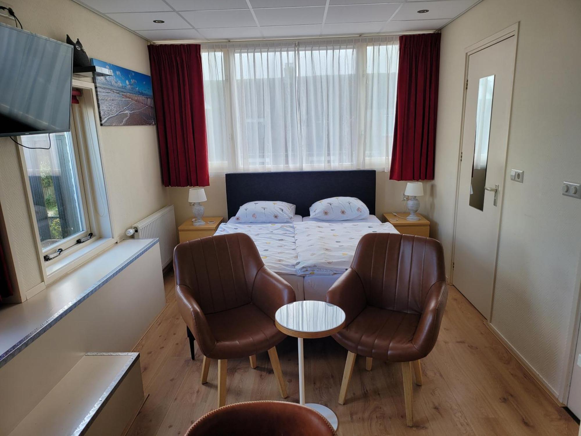 pension canberra Bergen aan Zee Esterno foto
